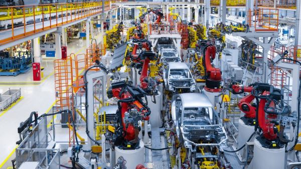 «Ромир»: после ухода западных автобрендов 83% автозаводов продолжают работу