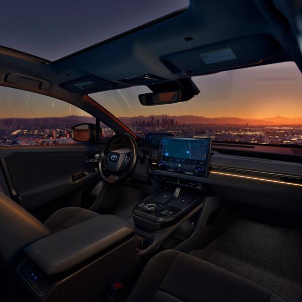 Toyota представила новый кроссовер C-HR: он быстрее спорткара