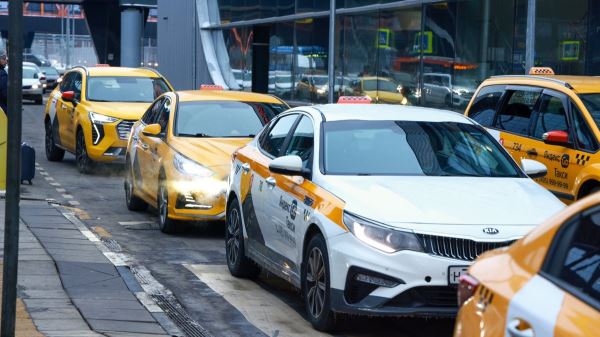 Эксперт объяснил опасность нелегальных такси