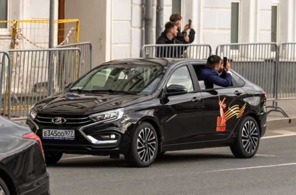 Фотофакт: Lada Aura впервые появилась в кортежах глав государств