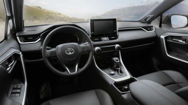 В Россию вернулся любимый кроссовер Toyota россиян. Он стоит дешевле «китайцев»
