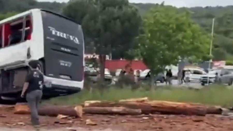 Число погибших в аварии с автобусом в Турции возросло до восьми человек