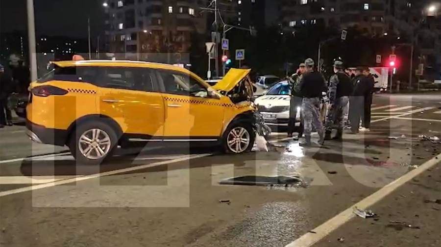 Несколько человек пострадали в результате ДТП с такси на юго-востоке Москвы