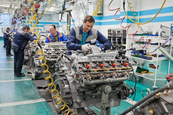 Ведущий российский моторный завод на день сократит рабочую неделю