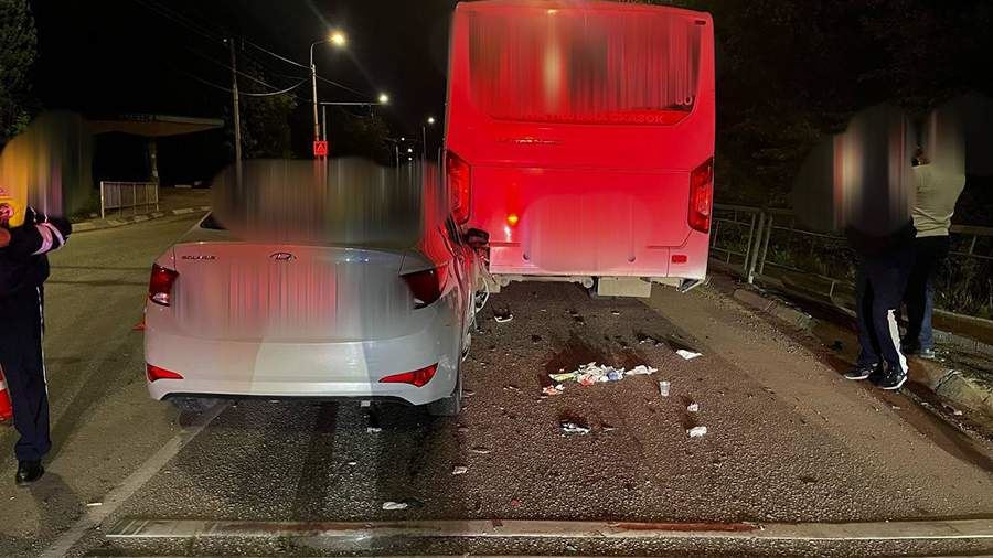 Два человека пострадали в результате ДТП с автобусом в Крыму