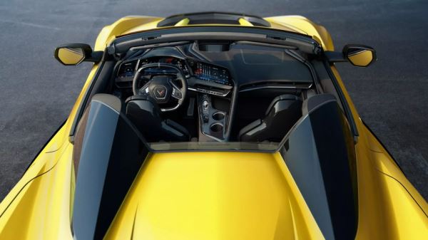 Chevrolet Corvette обрел новый салон: спорный интерфейс в прошлом