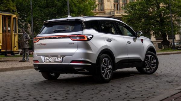 В России неожиданно подорожали четыре популярных кроссовера Chery. Сколько они стоят