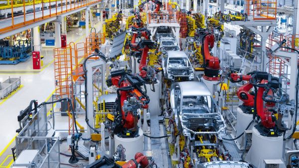 «Ромир»: после ухода западных автобрендов 83% автозаводов продолжают работу
