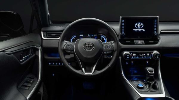 В Россию вернулся любимый кроссовер Toyota россиян. Он стоит дешевле «китайцев»