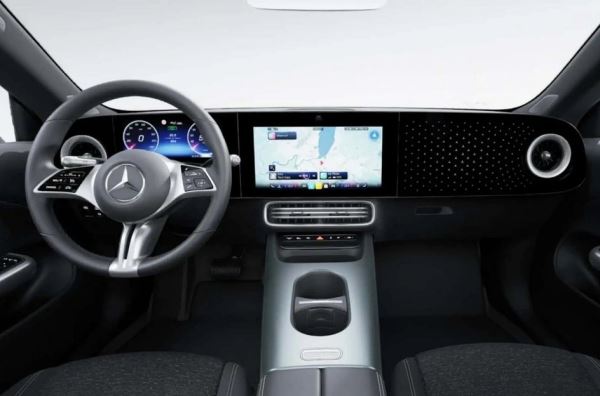 Новый Mercedes-Benz CLA: первые фото самой дешевой версии