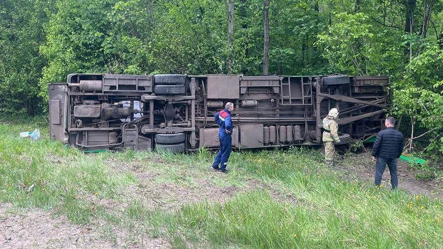 Два человека погибли и 17 пострадали в ДТП с автобусом в Курской области