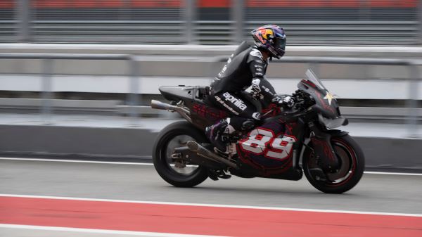 Действующий чемпион MotoGP получил переломы руки и ноги во время тестов на трассе в Малайзии0