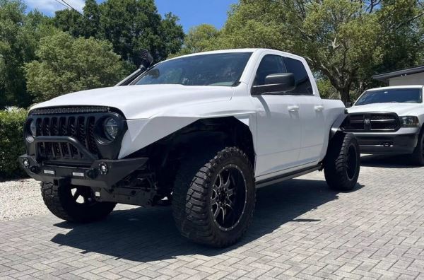 Американец сделал внедорожный пикап RAM с дизайном Jeep: вот что вышло