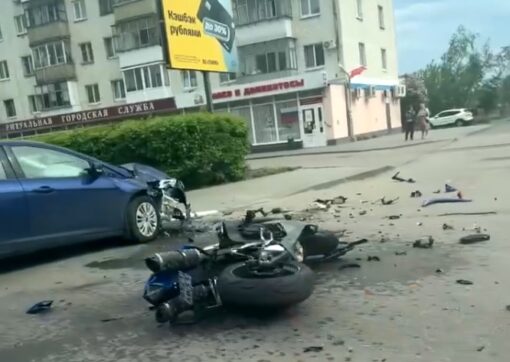 В Орле в столкновении с «Фордом» пострадал мотоциклист
