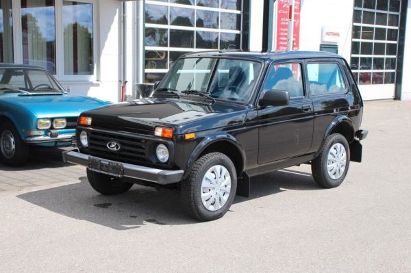 «Автопоток»: в Дубае начали продавать Lada Niva