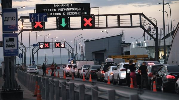 В Минтрансе объяснили причину рекордной пробки на Крымском мосту