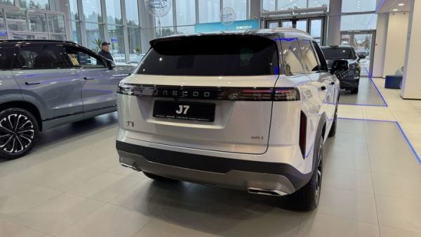 Как продавались новые автомобили в первые четыре месяца 2025 года: статистика Минпромторга