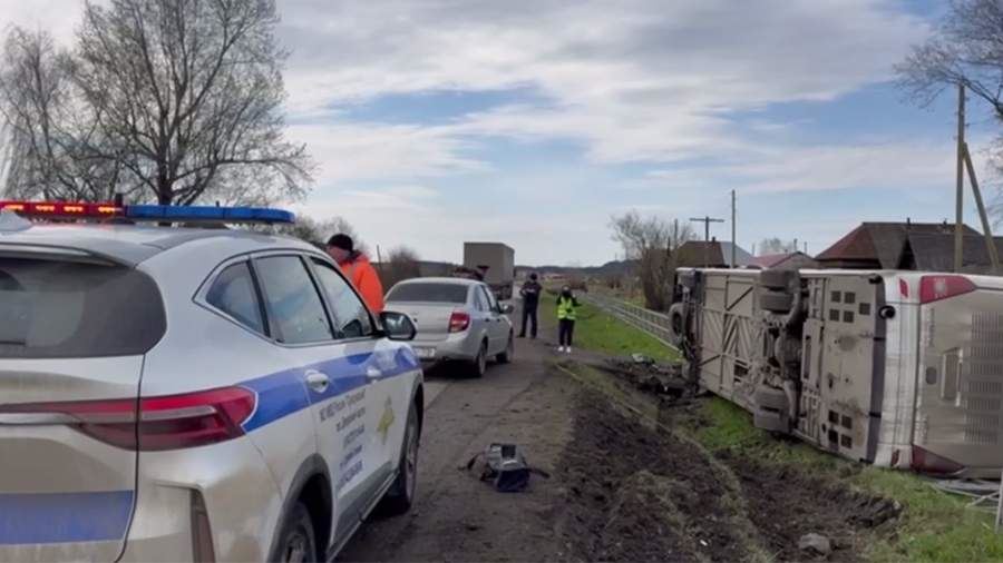 Три человека пострадали в ДТП с туристическим автобусом в Пермском крае