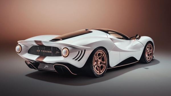 De Tomaso показала первый серийный образец ретросуперкара P72