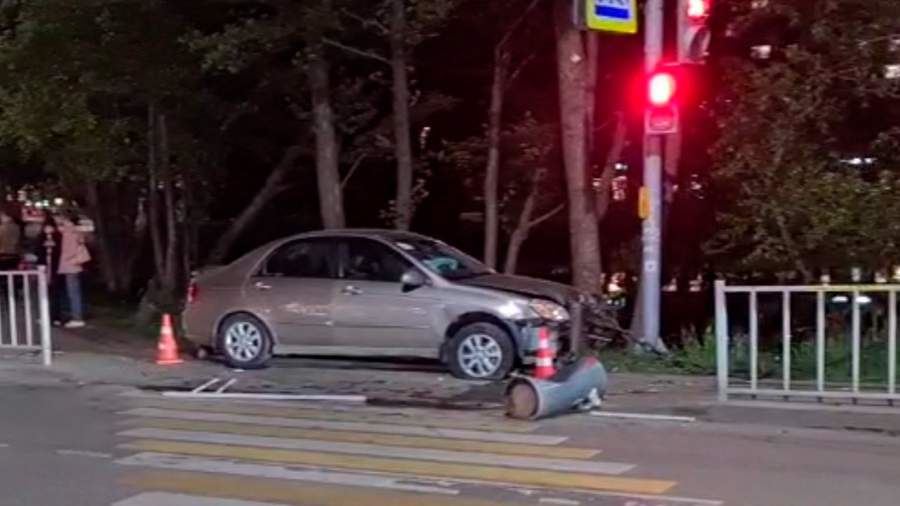 В Калининграде автомобиль вылетел на тротуар и сбил женщину с маленьким ребенком