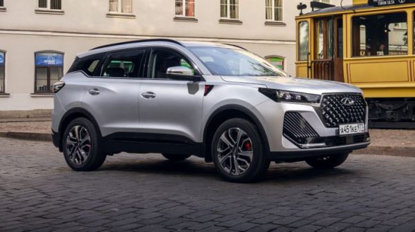 В России неожиданно подорожали четыре популярных кроссовера Chery. Сколько они стоят