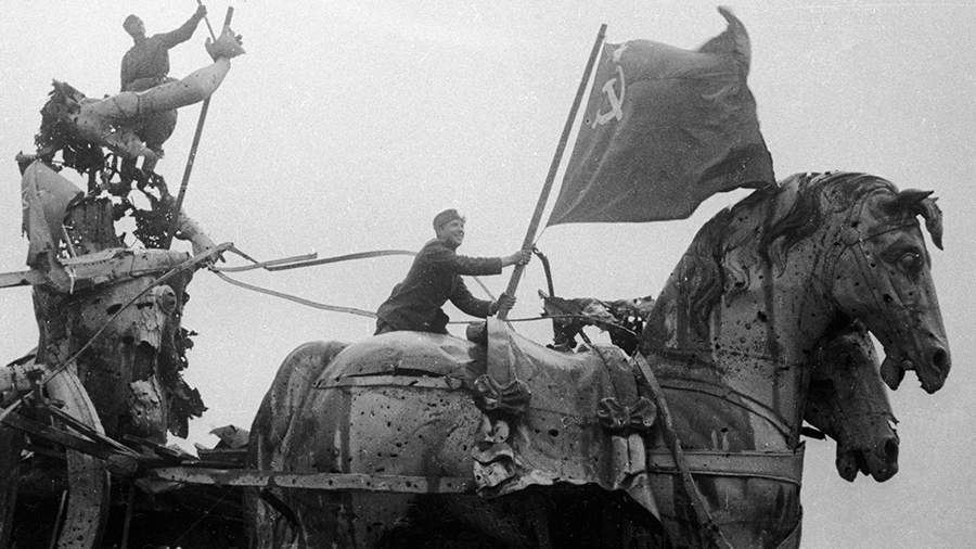 Си Цзиньпин заявил о готовности КНР и РФ защищать правду об истории Второй мировой войны