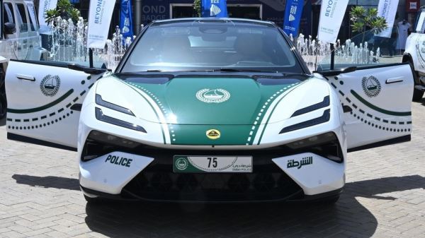 У полиции Дубая появился 612-сильный электрокар Lotus Emeya