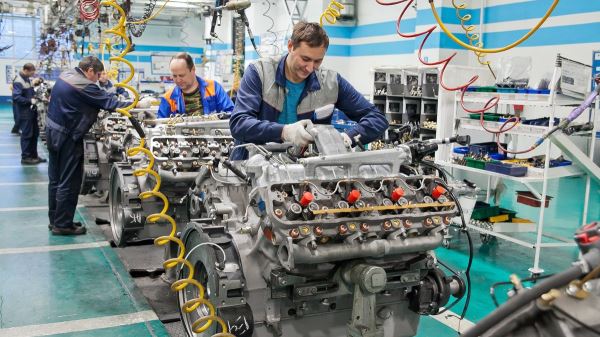 Ведущий российский моторный завод на день сократит рабочую неделю
