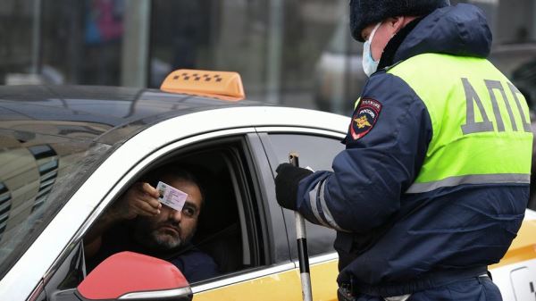 Эксперт объяснил опасность нелегальных такси