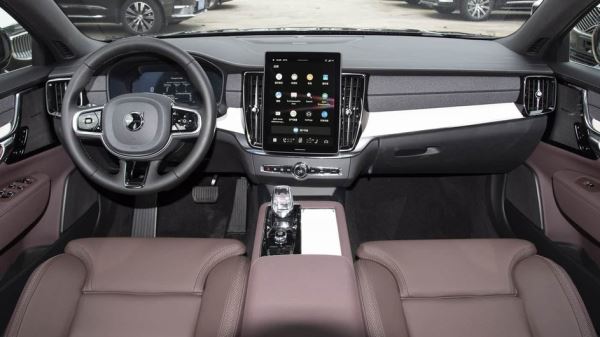 Volvo S90 обновился