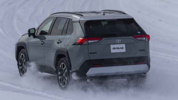 В Россию вернулся любимый кроссовер Toyota россиян. Он стоит дешевле «китайцев»