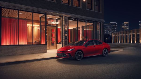 У новой Toyota Camry XV80 появилась «черная» спортверсия